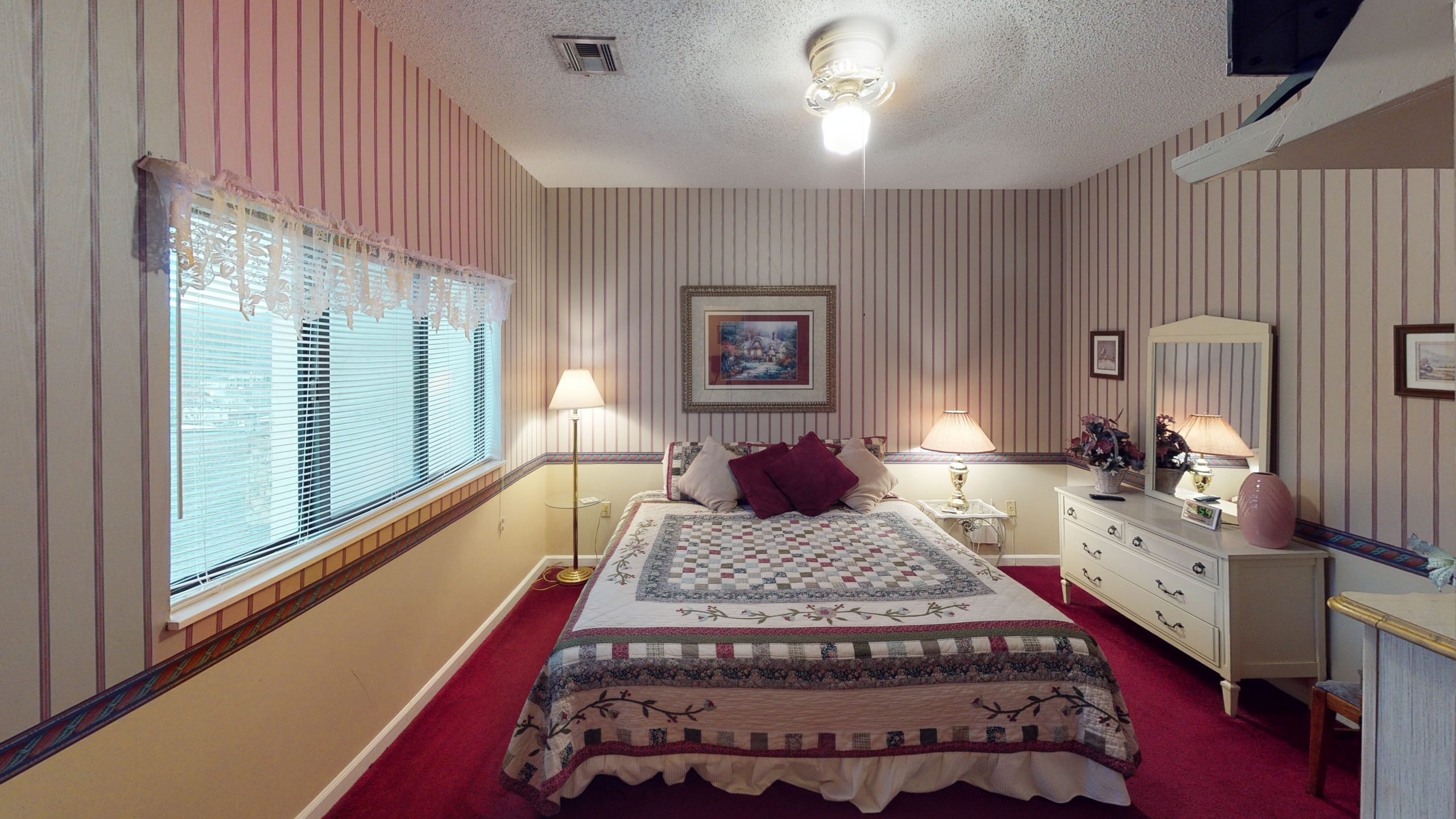 Laurel-Inn-603-Bedroom (1)