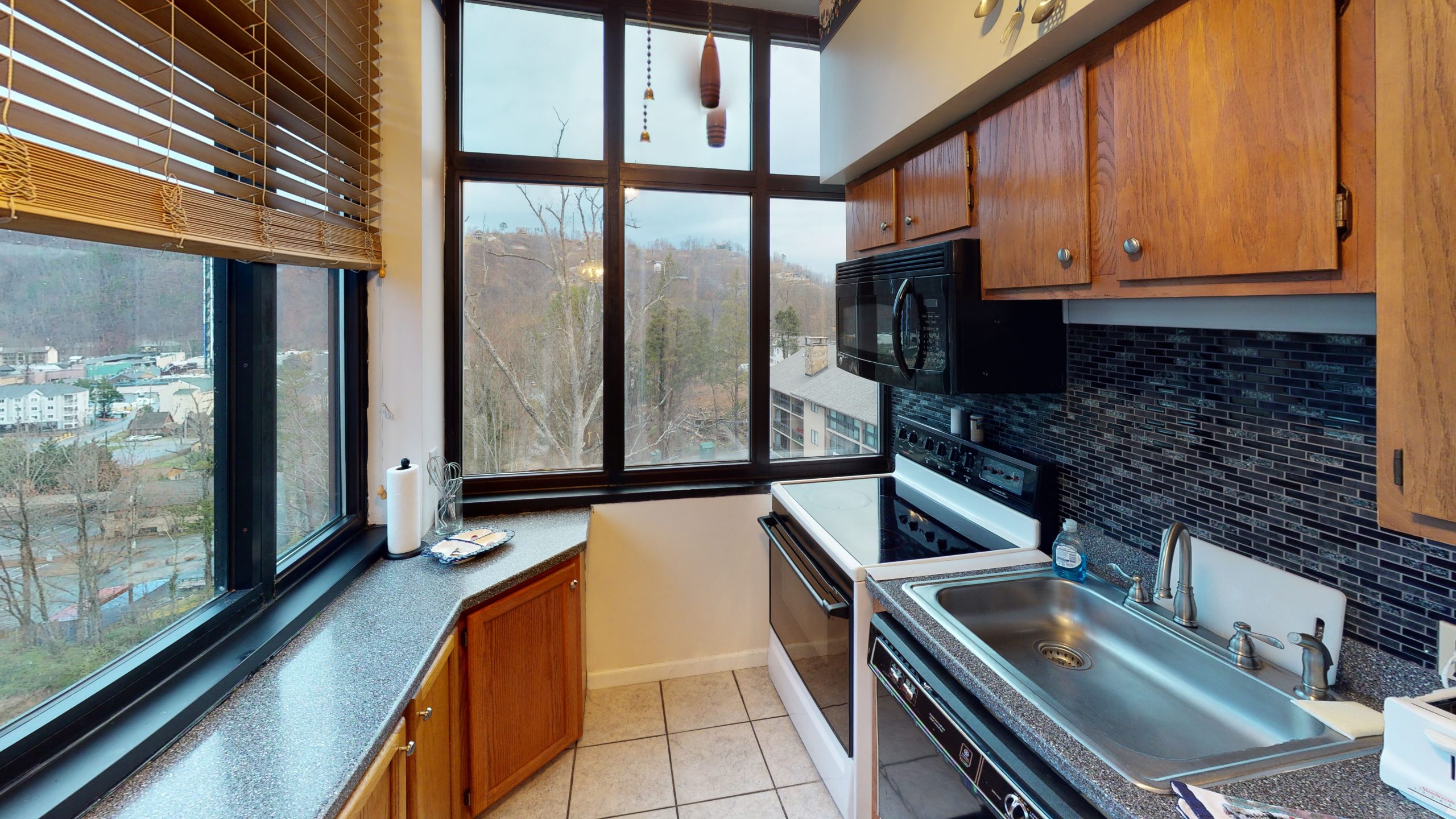 Laurel-Inn-603-Kitchen